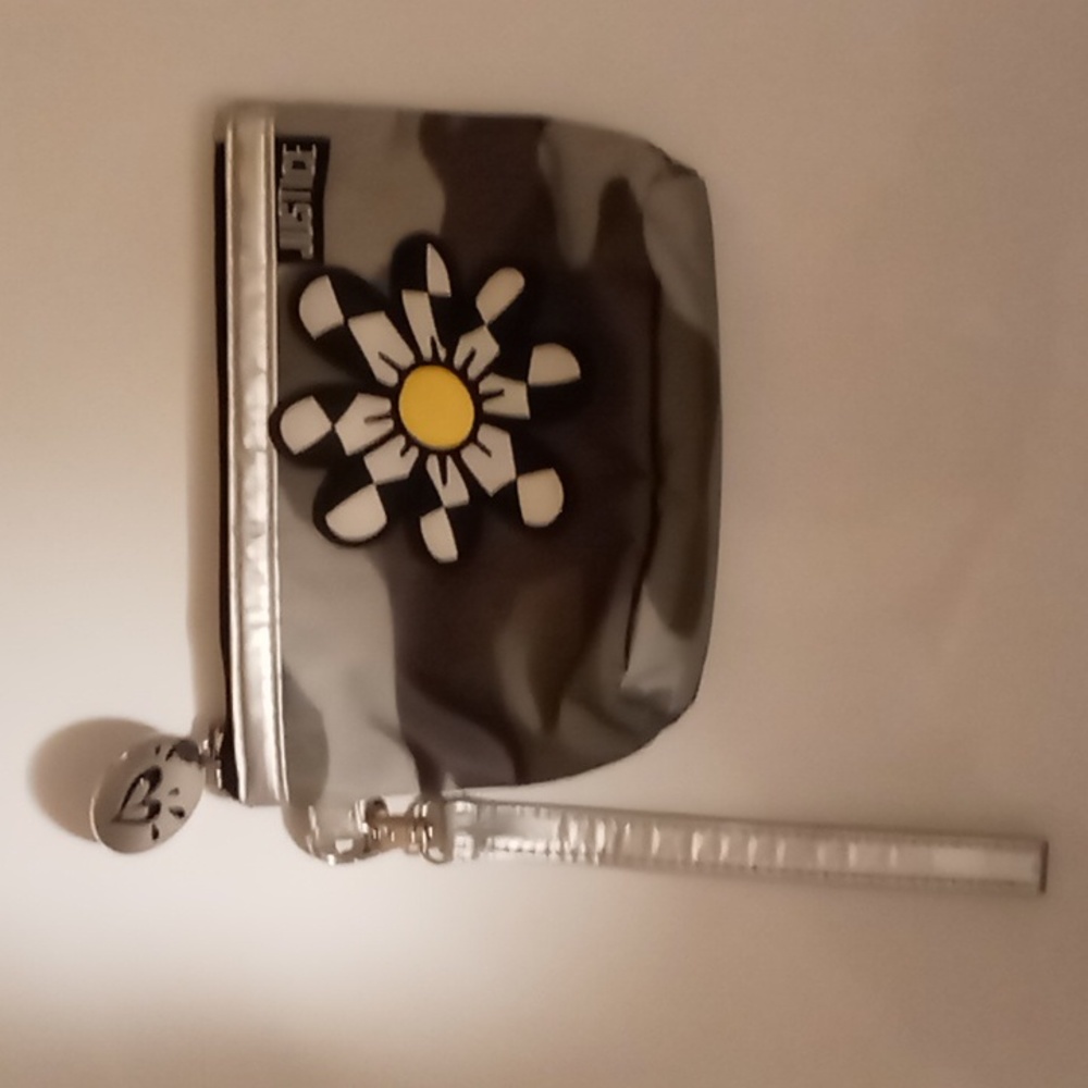 Justice wristlet